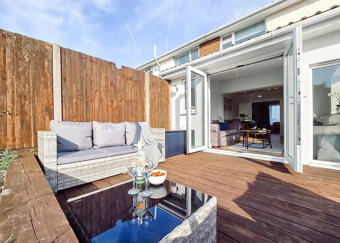 Luxury Sea View Retreat With Hot Tub Sleeps 8