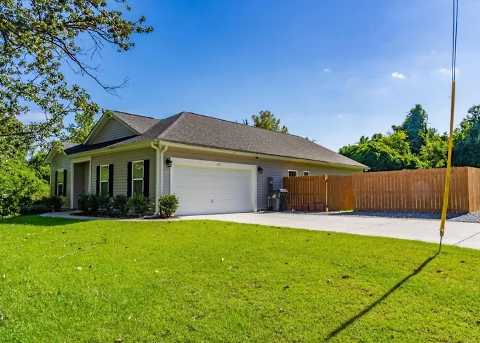Serene South Henley - Near Downtown Southern Pines!