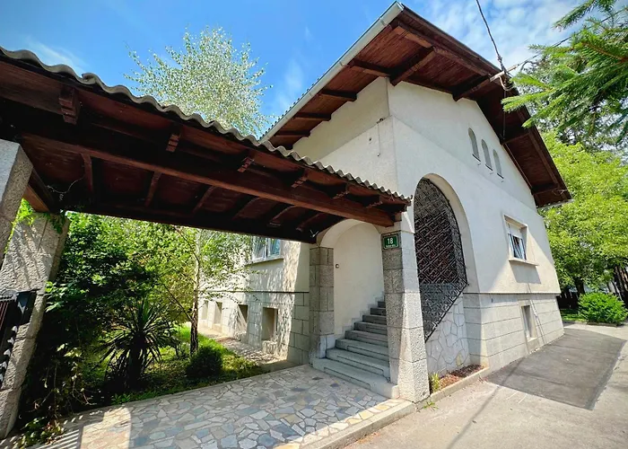 The Hostels Tesla House