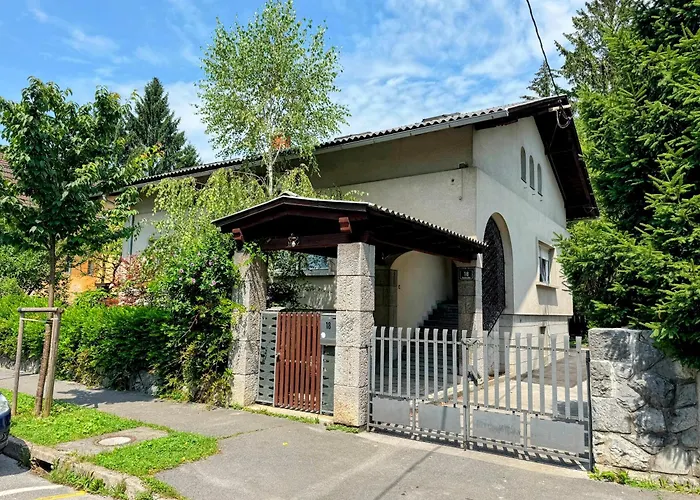 The Hostels Tesla House