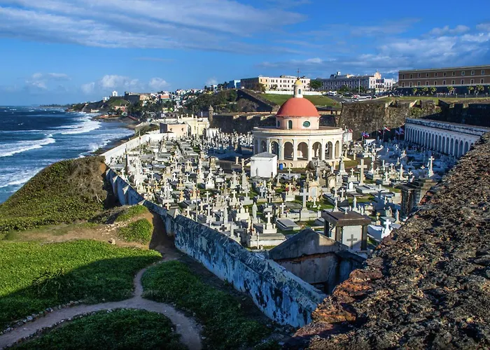 Hotel near College: Oasis Inn - One Way Llc