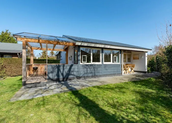Bungalow In Sint Maartenszee Near Beach