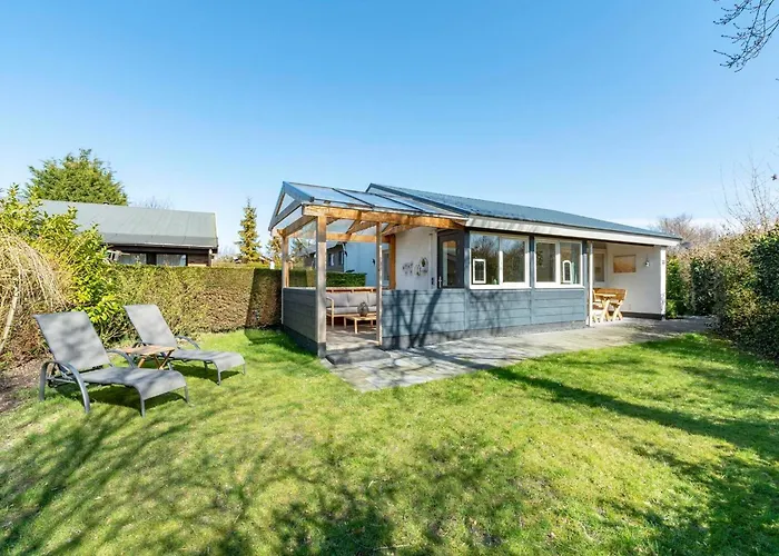 Bungalow In Sint Maartenszee Near Beach
