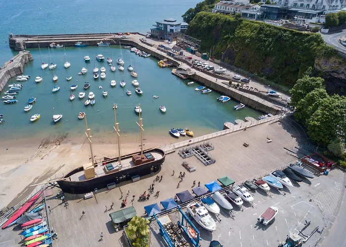 Harbour Stays - The Marine Centre, Saundersfoot Harbour, Sa69 9He