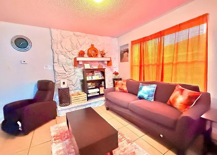 Fun-Filled 3 Bedroom Retreat Near Six Flags & Stadiums