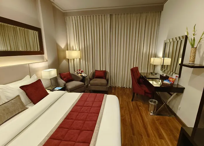 Central hotel: Ramada By Wyndham Multan