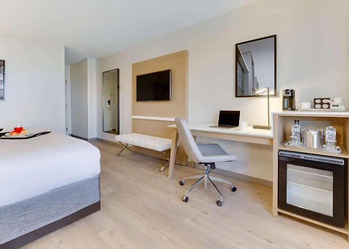 Cheap hotel: Radisson Hotel Phoenix Airport