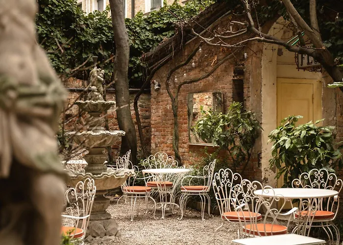 Hotel all'aeroporto: Hotel Flora - By Romanelli Family