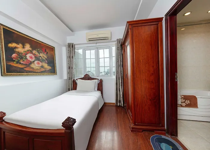 Romantic hotel: Phoenix Palace Hotel Hanoi