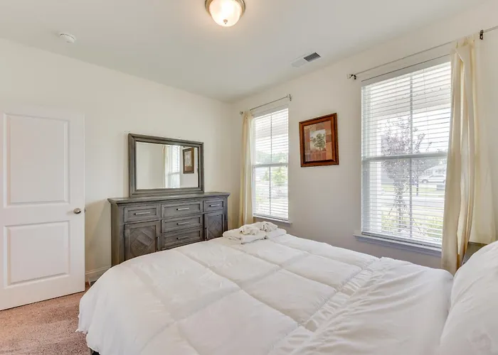 2 Mi To Historic Dtwn Belmont: Family Gem W/ Patio
