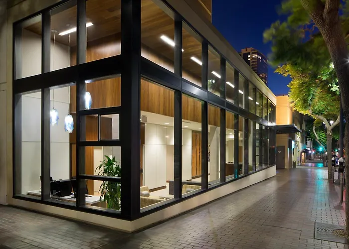 Luxury hotel only: Best Western Plus Bayside Inn