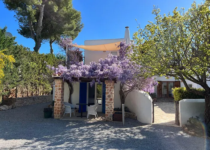 8Br, Sea Views, Walk To The Beach, Pool