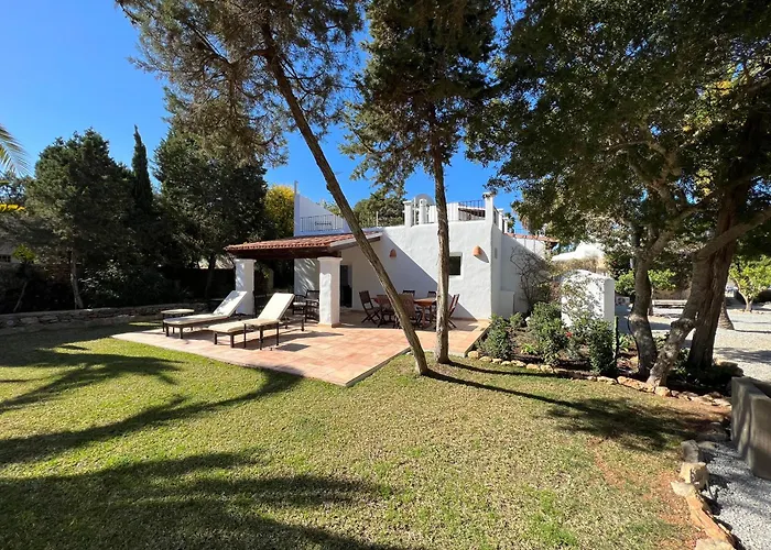  8Br, Sea Views, Walk To The Beach, Pool