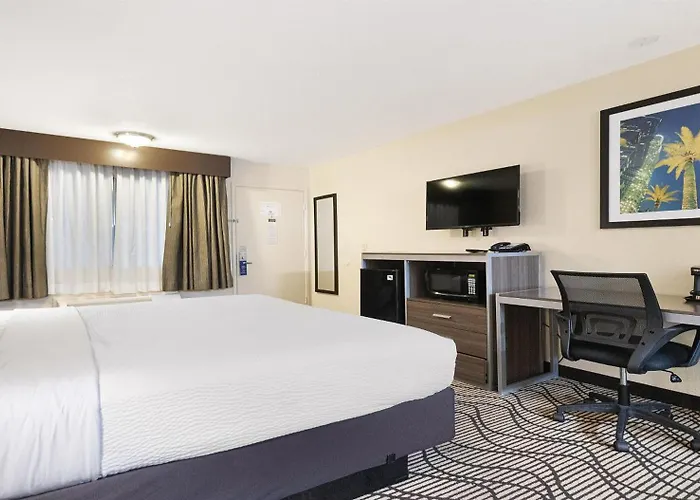 Сity center hotels Surestay Plus By Best Western Sacramento North