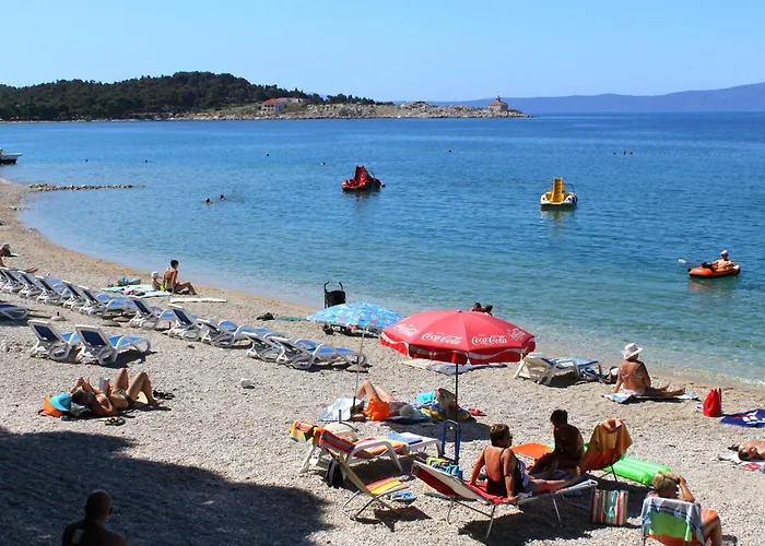 Apartments And Rooms With Parking Space Makarska - 18028