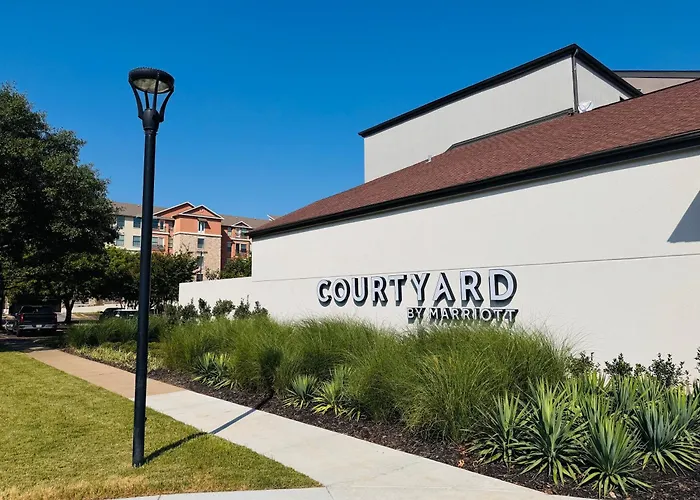 Cheap hotel: Courtyard By Marriott Waco