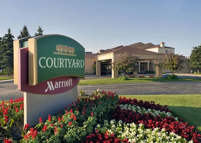Jacuzzi hotel: Courtyard By Marriott Chicago Waukegan / Gurnee