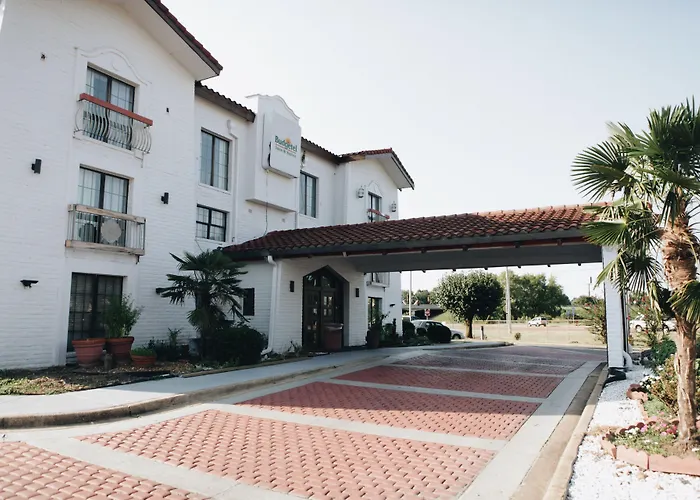 All Seasons Inn & Suites