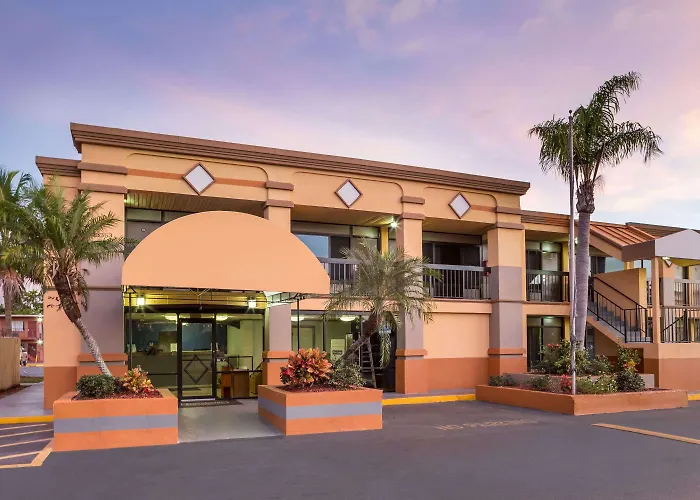 Travelodge By Wyndham Fort Myers North