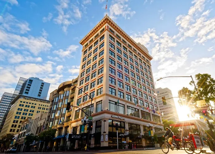 Gaslamp Plaza Suites