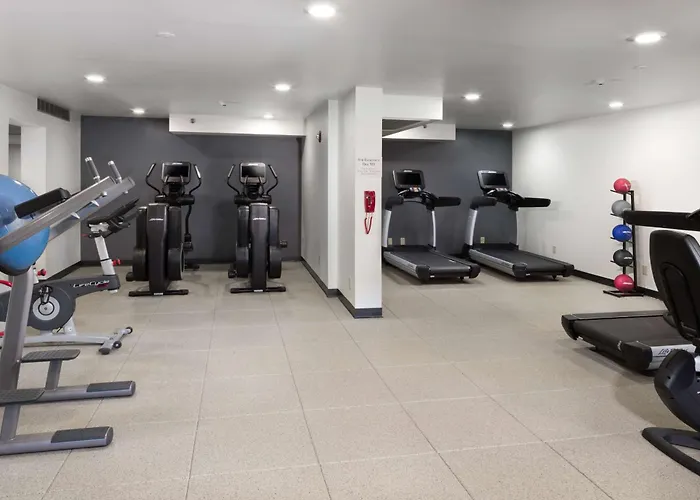 Resort: Doubletree By Hilton Lawrence