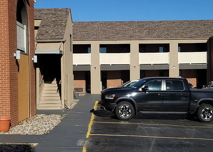 Motel: Super 8 By Wyndham Kansas City Airport North