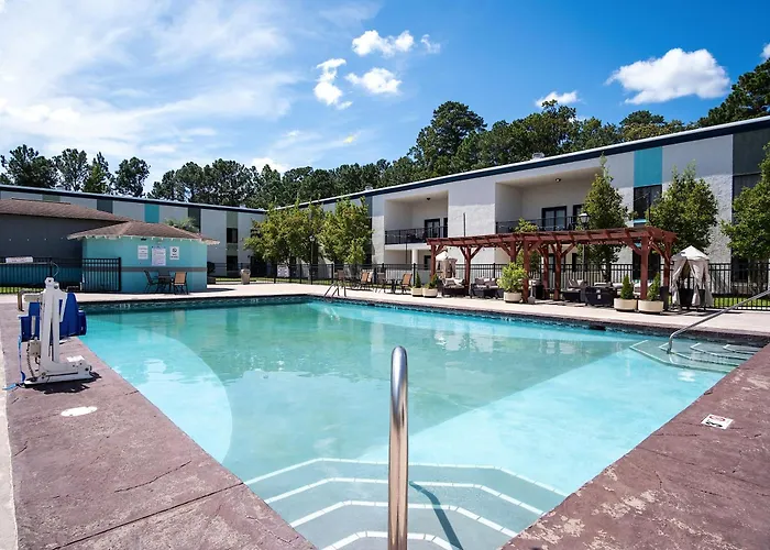 Cottonwood Suites Savannah Hotel & Conference Center
