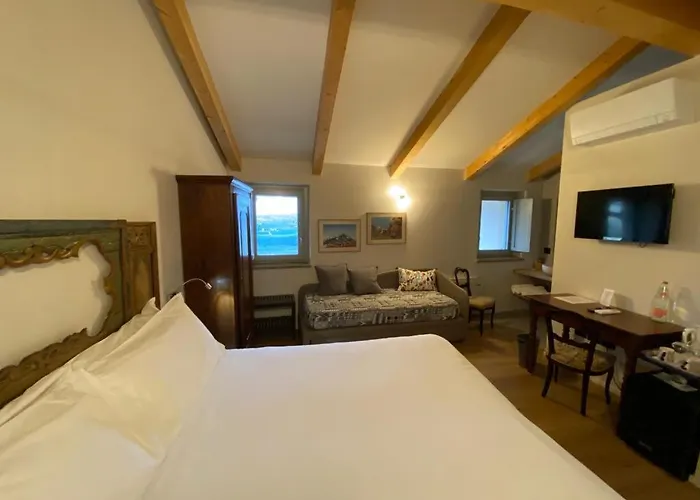 Albergo centrale: Borgese Camere e Suites