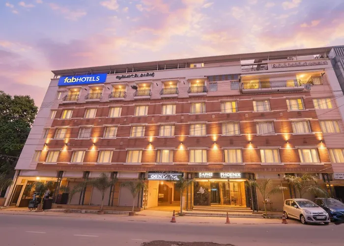 Central hotel: Via Phoenix Resorts