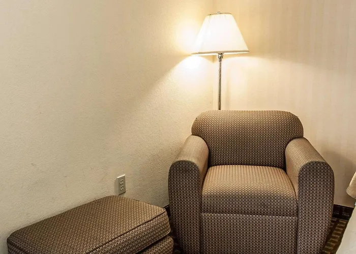 Quality Inn & Suites Shelbyville I-74