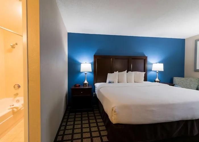 Baymont By Wyndham Detroit Airport/Romulus
