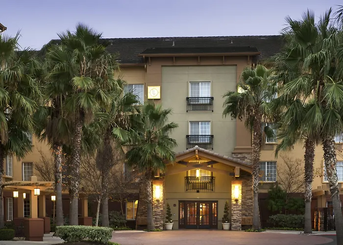 Cheap hotel: Larkspur Landing Extended Stay Suites Sacramento