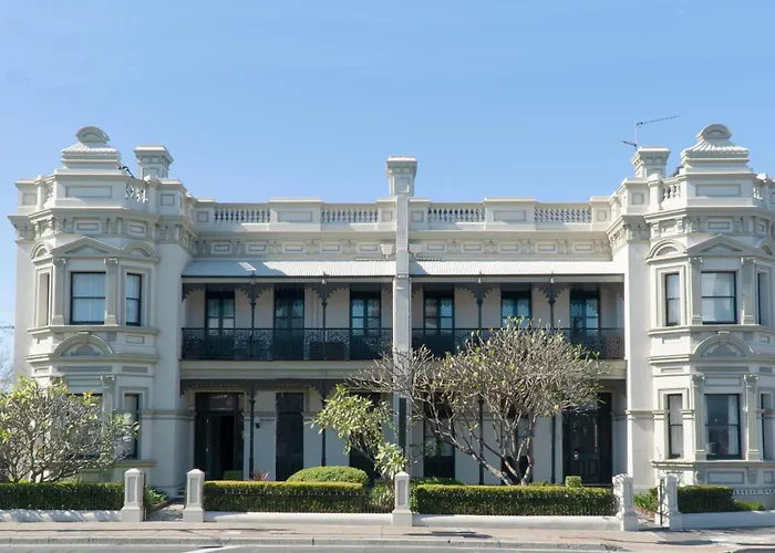 Hotel with view: The Lurline Randwick