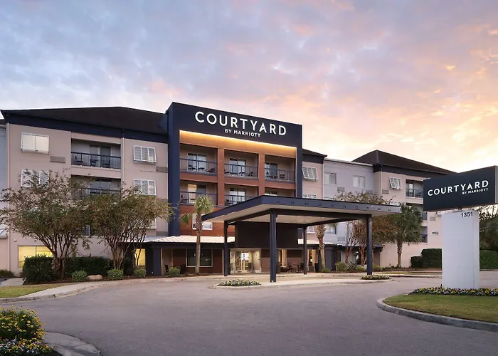 Courtyard By Marriott Broadway