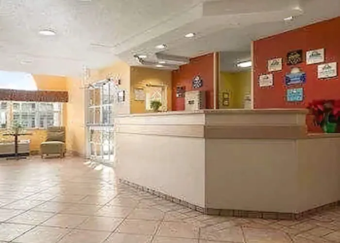 Days Inn & Suites By Wyndham Lafayette In