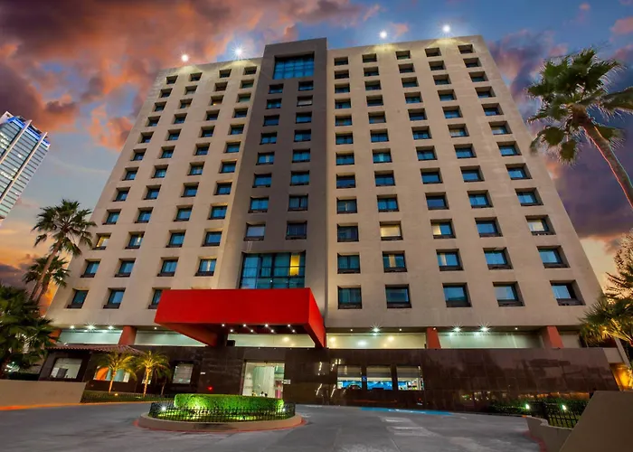 Hotels with pool Chn Monterrey Centro, Trademark Collection By Wyndham
