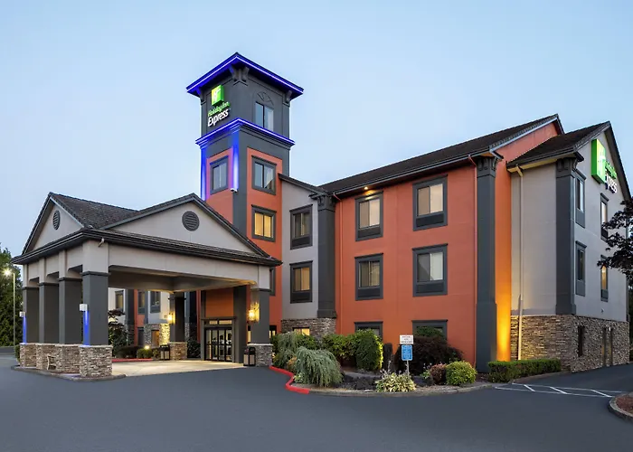 Hotel with Tennis: Holiday Inn Express Vancouver North By Ihg