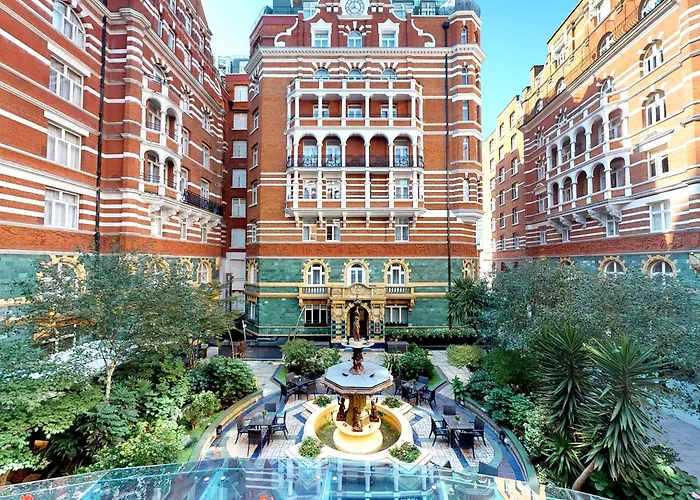 St. James' Court
