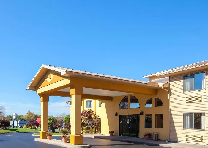 Super 8 By Wyndham Liverpool/Clay/Syracuse Area