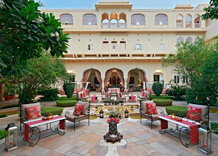 Luxury hotel only: Samode Haveli