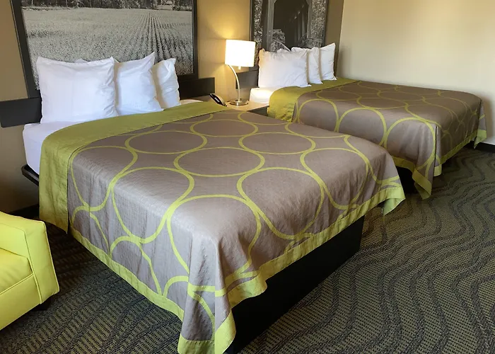 Super 8 By Wyndham Kokomo