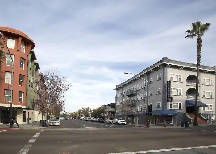 Motel: Harborview Inn & Suites-Convention Center-Airport-Gaslamp-Seaworld-Zoo-Balboa Park