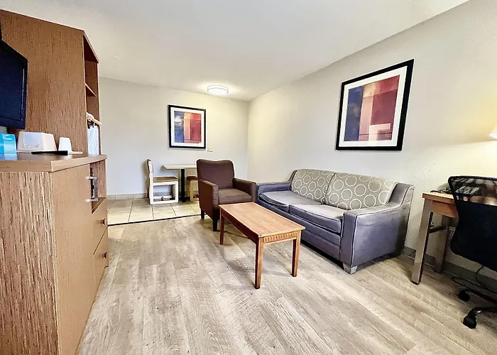 Days Inn & Suites By Wyndham Arlington Near Six Flags
