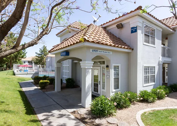 Cheap hotel: Studio 6-Tempe, Az