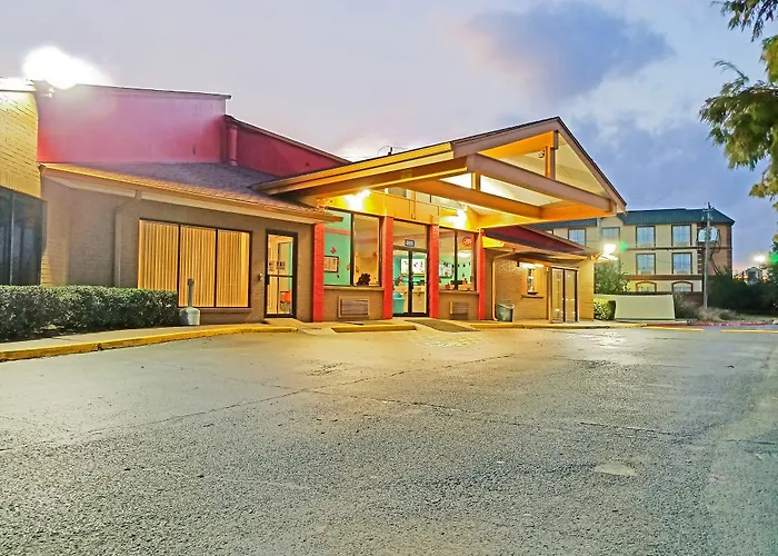 Howard Johnson By Wyndham Houston Hobby Airport