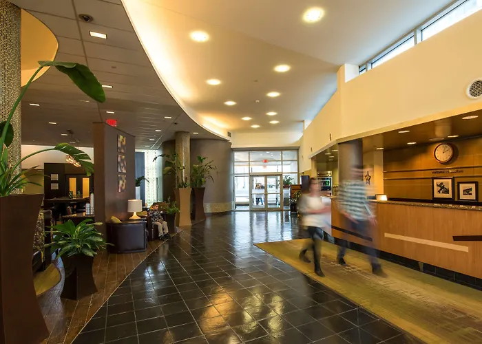Hampton Inn & Suites Crosstown Center