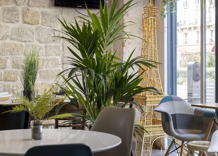 Hotel perto da faculdade: Le Regent Montmartre By Hiphophostels