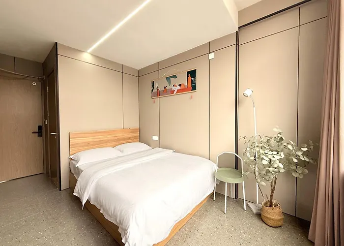 云巷酒店shanghai Yunxiang Hotel Provides 24-Hour And 7-Day Airport Pick-Up And Drop-Off Service Round-The-Clock Butler Service Available At Your Request Anytime Elegant Peaceful Courtyard, We Uphold The Service Tenet That Guests Are Our Top Priorit