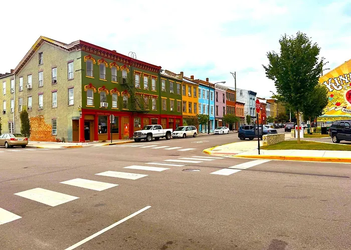 The Riverstone Getaway In Historical Madison, In