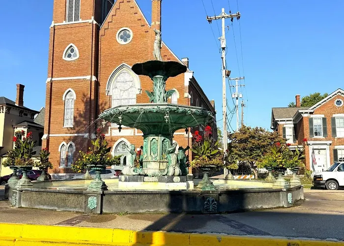 The Riverstone Getaway In Historical Madison, In